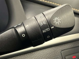 AUTOの位置にセットしておくと、暗くなったら自動でライトの点灯をサポートしてくれます!高速道路でのトンネル通過時など便利です!