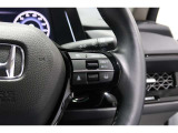 Hondaセンシングの機能のひとつ、アダプティブクルーズコントロール付!アクセルから足を離しても設定したスピードと前車との車間を保ち走行してくれます!車線維持もアシスト☆高速道路で疲労軽減ですね☆