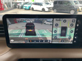 ナビ画面にアラウンドビュ-モニタ-(3D)の映像を映し出しています。  狭い場所での車庫入れをサポ-トしてくれる便利アイテムです。