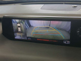 駐車が苦手な方でも安心のバックガイドモニター搭載。 後方の映像をクリアに表示し、ガイドラインで車庫入れや縦列駐車をしっかりサポート。毎日の運転がぐっとラクになります。