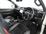 シンプルで使いやすいデザインの運転席です。