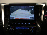 バックモニター付き。駐車の際のサポートとなり、必須アイテムのひとつですよね。それでも、バックする際は必ずご自身の目で確認をしてください。