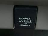 スマホや車載アクセサリーの電源確保に便利なアクセサリーソケットを装備。