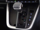 電動パーキングブレーキ・ブレーキホールドを装備してます。ホールド機能は信号待ちが多い一般道で疲労軽減になり、大好評です!