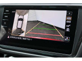 【リヤビューカメラ(Rear Assist)】後方確認や障害物検知をアシストし、安全な駐車をサポート。