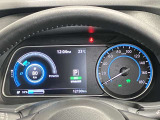 【メーター】電気自動車ならではのスピードメーターなどはデジタル&カラフルなのでとても見やすくなっています♪