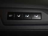 運転席のパワーシートは3名様分までメモリー機能付きです。