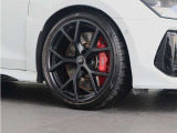 ●オシャレは足元からといいますが、車も同じく足元のエレガンスさで全体のイメージが変わります。
