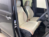 【運転席シートリフタ-】運転席の高さ調整が出来るので自分の運転しやすい高さに合わせて快適なドライブをお楽しみください♪♪