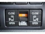 【両側パワースライドドア】運転席にあるスイッチを押すだけで後席のスライドドアを開けることができる便利機能です!