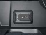 【充電用USB端子】デバイスの充電に便利です。※実際の接続端子は写真で確認or店舗までご気軽にお問合せください♪