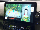 【パノラミックビューモニター】専用のカメラにより、上から見下ろしたような視点で360度クルマの周囲を確認することができます☆死角部分も確認しやすく、狭い場所での切り返しや駐車もスムーズに行えます。