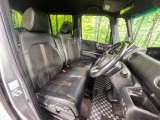 運転席シート廻りは使用感も少なく、良好な状態となっています。丁寧に使われていたことがよくわかりますね。