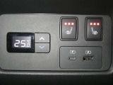 【シートヒーター搭載】シートを温めてくれる暖房機器です!長時間座っていると負担が掛かりやすい背中や腰、または冬場の寒い日に冷えやすい脚部に快適なぬくもりを♪