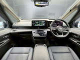 全方位で視界が広い、気持ちがよくて運転がしやすいインテリア