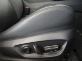 パワーシート搭載。微妙な調整が手軽にでき、ピッタリのポジションで運転することが可能です。