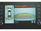 パノラミックビューモニター付きです。車両を上から見たような映像をディスプレイオーディオ画面に表示。運転席からの目視だけでは見にくい、車両周辺の状況をリアルタイムでしっかり確認できます。