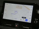 【10インチ純正ナビ】純正ナビを装備。タッチパネル式で使いやすく、詳細地図により目的地をピンポイントで設定できます。初めての道でも迷いにくく、ロングドライブも快適ですよ♪