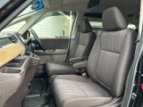適度なホールド感のあるフロントシートは疲れにくく長時間の運転でもしっかりサポートします。