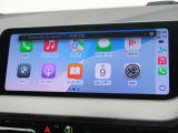 【アップルカープレイ】iPhoneがBMW車両とワイヤレスで接続されます。Apple CarPlayでは、オーディオストリーミングやメッセージングアプリがディスプレイに表示されます。