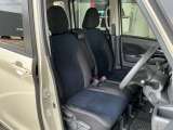 運転席もゆったりとお座り頂けます。