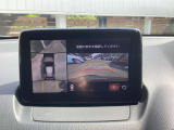 【360&deg;ビューモニター】  とても分かりやすい、クルマの上から見下ろしたような映像で、駐車サポートをしてくれます。
