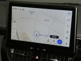 【10.5インチ純正ナビ】純正ナビを装備。タッチパネル式で使いやすく、詳細地図により目的地をピンポイントで設定できます。初めての道でも迷いにくく、ロングドライブも快適ですよ♪