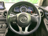 インテリアに合わせたデザインのステアリングは、運転される方のことも考え、運転しやすい形状、大きさです。是非一度、実際に触ってお確かめください。