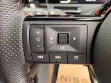 ステアリングスイッチ付きのハンドル!運転に支障をきたすことなくナビ操作が可能です!!