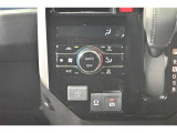 【オートエアコン】一度お好みの温度に設定すれば、車内の温度を検知し風量や温度を自動で調整。快適な車内空間には必須の機能です。