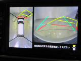 パノラミックビューモニター付きです。車両を上から見たような映像をディスプレイオーディオ画面に表示。運転席からの目視だけでは見にくい、車両周辺の状況をリアルタイムでしっかり確認できます。