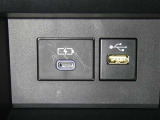 【充電用USB端子】デバイスの充電に便利です。※実際の接続端子は写真で確認or店舗までご気軽にお問合せください♪