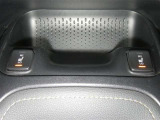 【シートヒーター搭載】シートを温めてくれる暖房機器です!長時間座っていると負担が掛かりやすい背中や腰、または冬場の寒い日に冷えやすい脚部に快適なぬくもりを♪