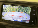 【バックカメラ】駐車時に後方がリアルタイム映像で確認できます。大型商業施設や立体駐車場での駐車時や、夜間のバック時に大活躍!運転スキルに関わらず、今や必須となった装備のひとつです!