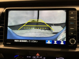 リバースギアに入れるだけで後方の表示へ切り替わります。夜間や雨の日の駐車も楽になりますよ。