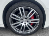 輸入車ならではの卓越した走りを支えるホイールと足回りです!日本車の走りに慣れている方にもぜひ体感して頂きたいほど、高いレベルでまとまっています!