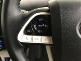 ステアリングスイッチ付き。前方から目を離すことなく操作することが可能です。