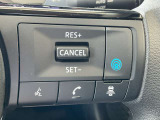 プロパイロットは前を走行するクルマを検知しアクセル、ブレーキをコントロールして車間距離を保つ手助けをしてドライバーの運転負担を軽減します。