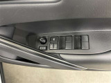 パワーウィンドウスイッチで運転席から全席の窓の開閉ができます♪