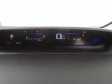 メーターはインテリアの上部にあり運転中でも視線移動が少なく安全です☆☆☆