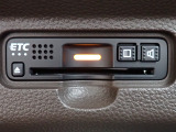 ■【ETC車載器】が装備されています。セットアップをしてお渡しとなり、ETCカードを差し込むだけで高速道路の利用が可能です。
