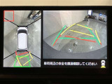 パノラミックビューモニター付きです。車両を上から見たような映像をディスプレイオーディオ画面に表示。運転席からの目視だけでは見にくい、車両周辺の状況をリアルタイムでしっかり確認できます。