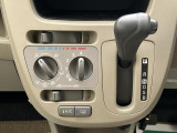 インパネにシフトレバーがあることで、車内空間の広さを確保♪シフト位置がハンドルに近いので操作性にも優れております!