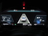全車速追従機能付きクルーズコントロール使用時のメーター映像です。