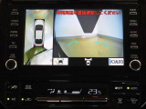 パノラミックビューモニター付きです。車両を上から見たような映像をディスプレイオーディオ画面に表示。運転席からの目視だけでは見にくい、車両周辺の状況をリアルタイムでしっかり確認できます。