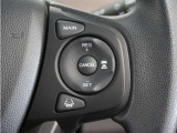 ◆アダプティブクルーズコントロール◆予め設定した車速内でクルマが自動的に加減速。前走車との適切な車間距離を維持しながら追従走行します。【LKAS】車線維持支援システムでステアリング操作を支援。