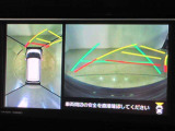 パノラミックビューモニター付きです。車両を上から見たような映像をディスプレイオーディオ画面に表示。運転席からの目視だけでは見にくい、車両周辺の状況をリアルタイムでしっかり確認できます。