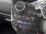 オートエアコンで温度を設定するだけで快適な車内環境を維持することができます!