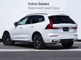 マイルドハイブリッドの上質な走りと、精悍なエクステリアが融合した XC60 Ultra B5 AWD Dark Edition。 特別装備のブラックアクセントと専用ホイールが、モダンでスポーティな存在感を際立たせます。