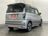 右斜め後ろからのフォルム!ボックス型で車体全体を把握しやすく運転しやすそうですね♪